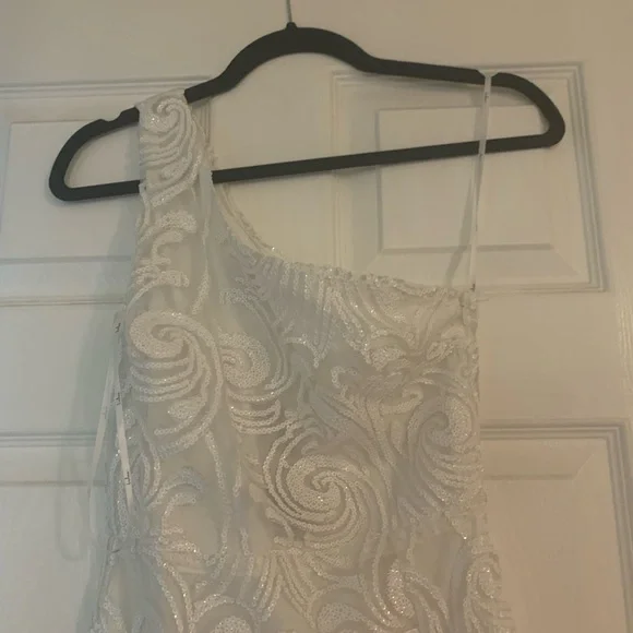 NWT Madina White Sequin One-Shoulder Bodycon Mini Dress - Picture 5 of 11